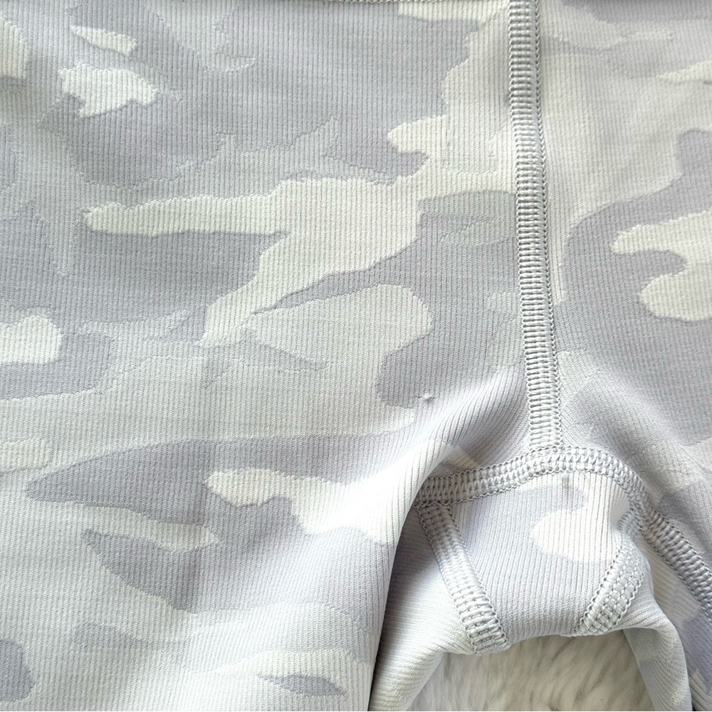 NWOT LULULEMON Wunder Under High-Rise Short 10" Camouflage, Biker Shorts, Size 2 - Picture 3 of 10